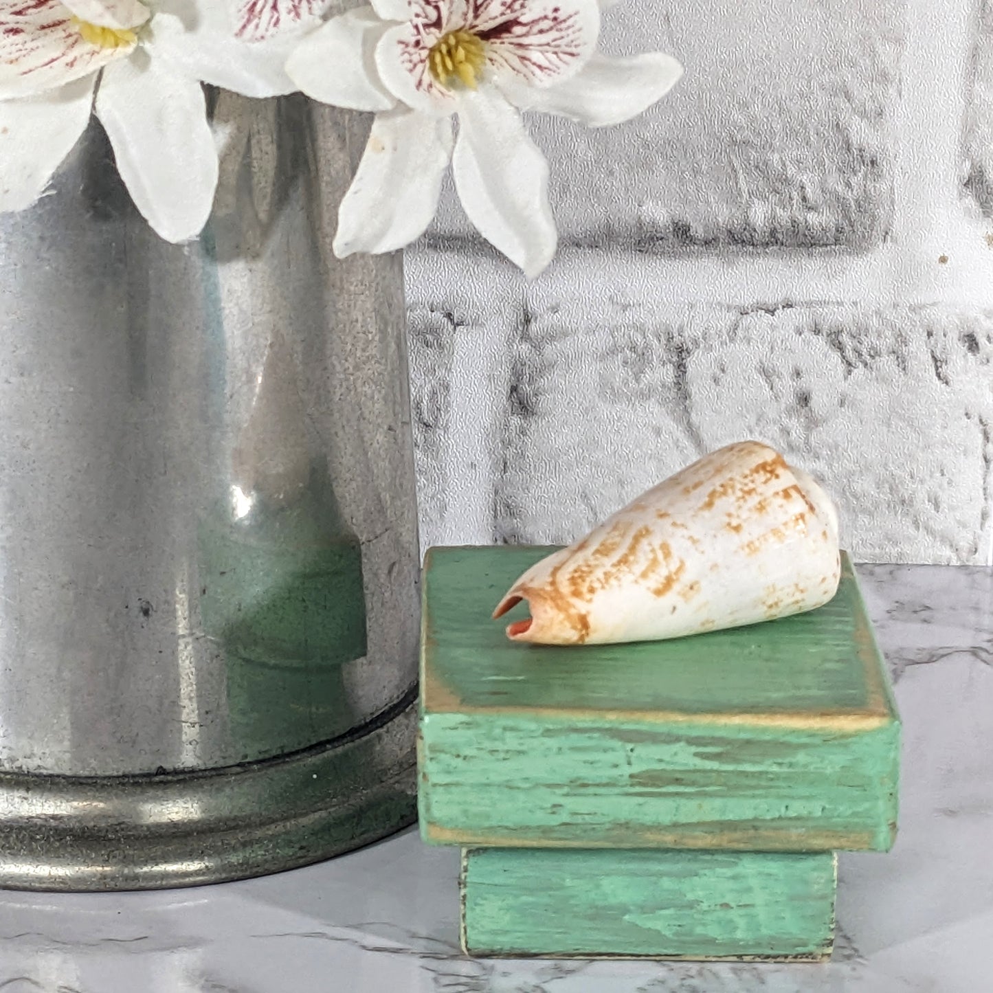 Small Art Stand Tiny Shelf Accent Block Mini Wood Platform Rustic Miniature Doll House Display Table Tiny Stool Tabletop Furniture Decor