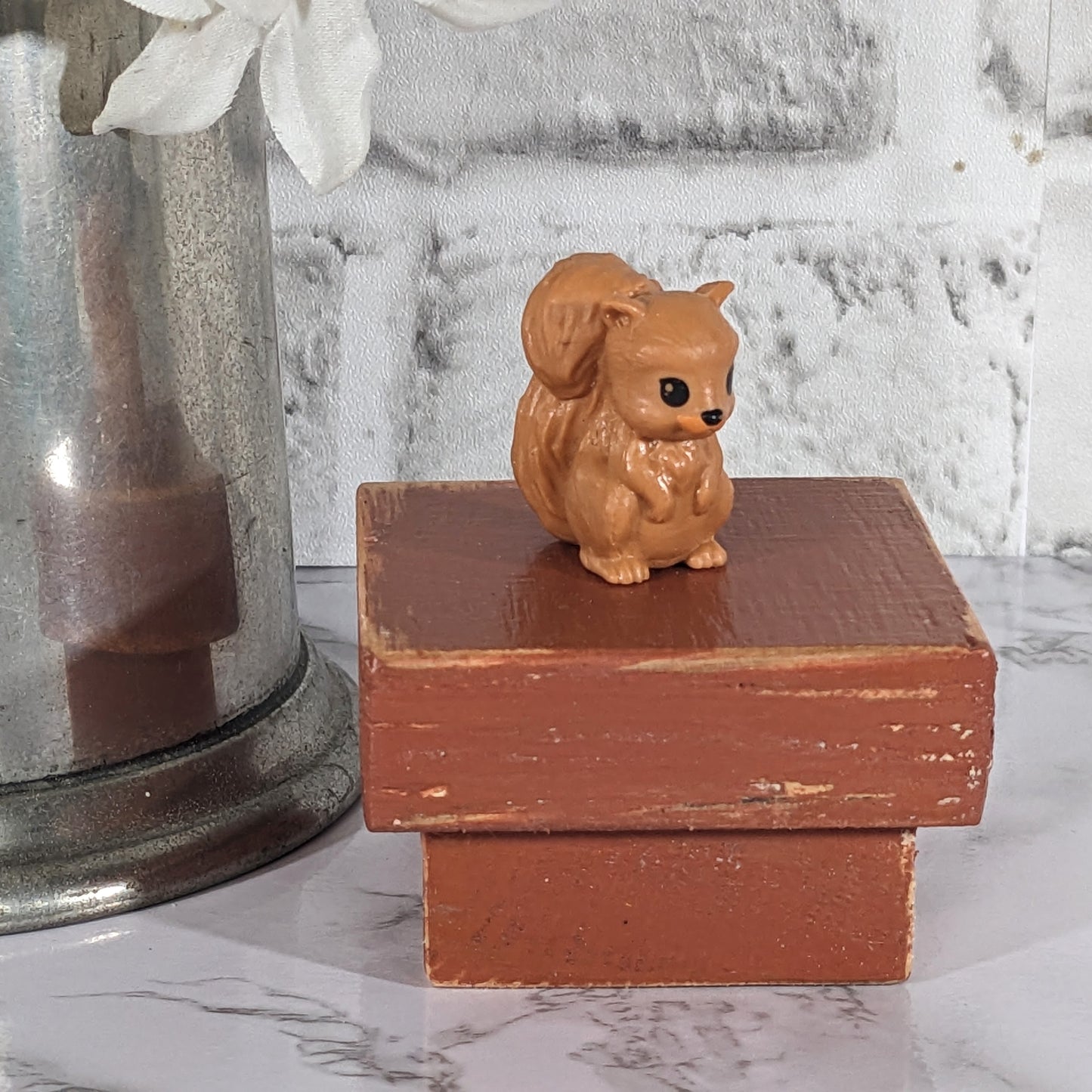 Small Art Stand Tiny Shelf Accent Block Mini Wood Platform Rustic Miniature Doll House Display Table Tiny Stool Tabletop Furniture Decor